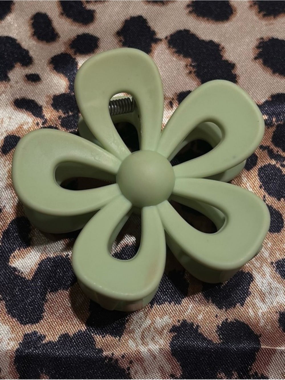 H&M Light Green Flower Shaped Claw Hair Clip